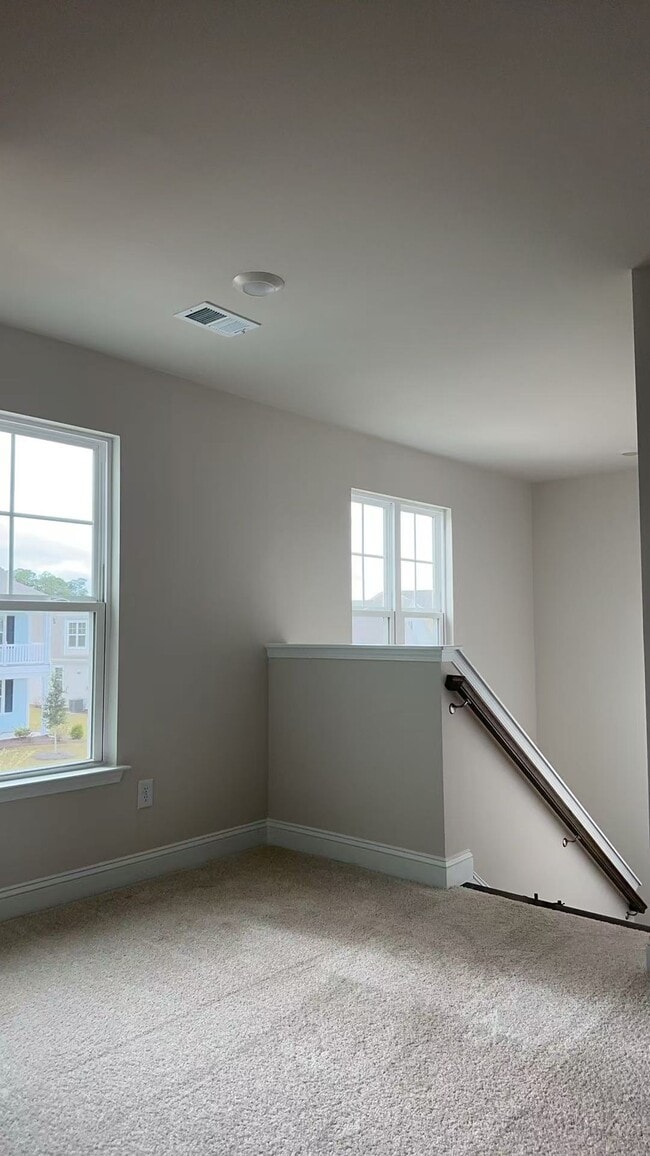 Building Photo - 1820 Hardwood Ct