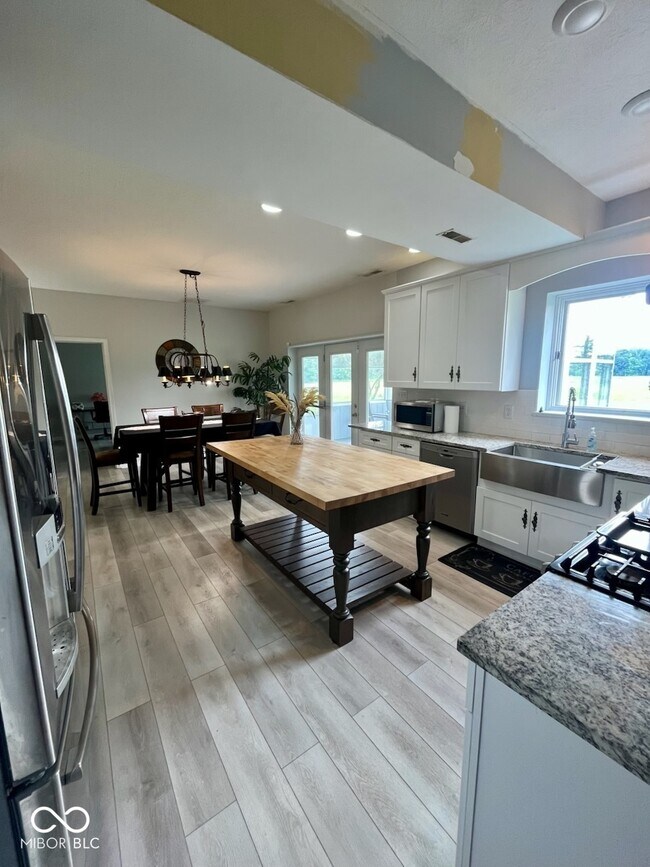 Building Photo - 9459 N State Rd 267