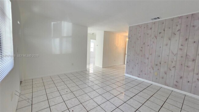Building Photo - 525 NE 132nd Terrace