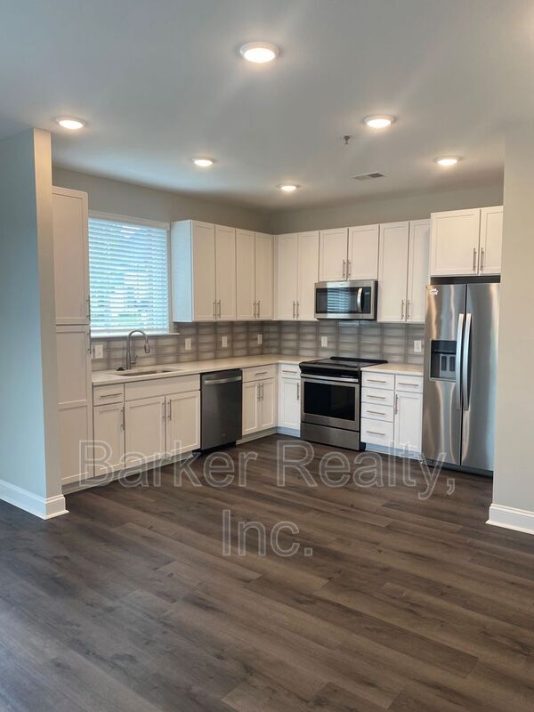 Building Photo - 414 S White St