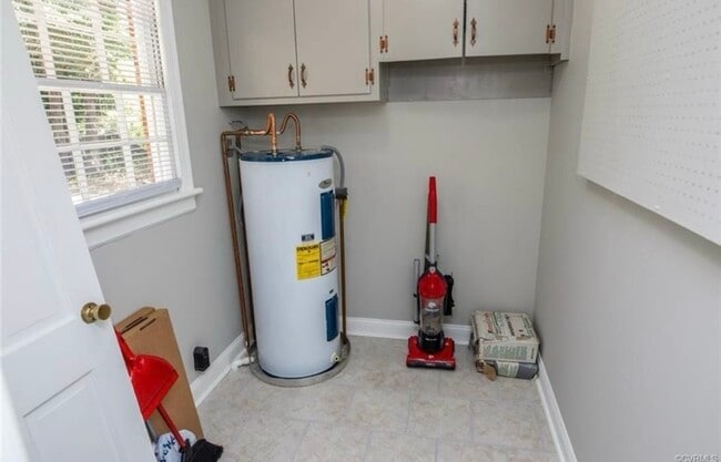 Building Photo - 10210 Hollyberry Dr