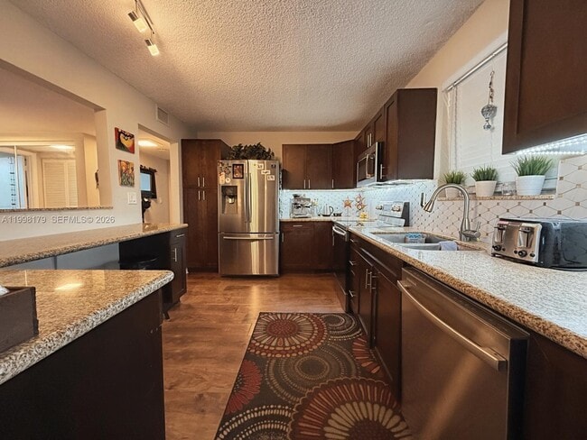 Building Photo - 605 Ives Dairy Rd