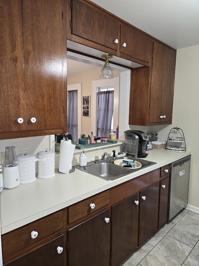 Building Photo - 316 E 7th St