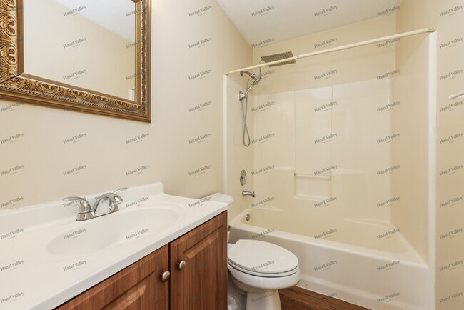 Building Photo - 21 Arrowhead Dr