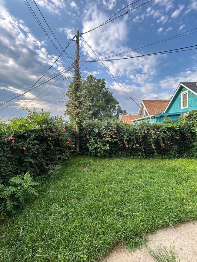 Building Photo - 2419 Poppleton Ave