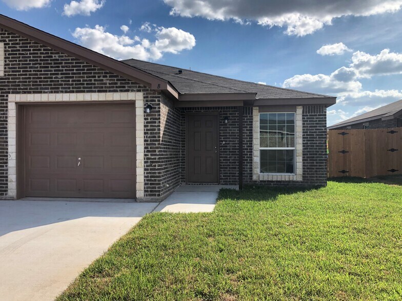 Building Photo - 5708 Lariat Ct