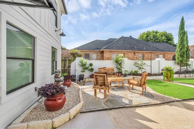 Building Photo - 2620 Arbor St