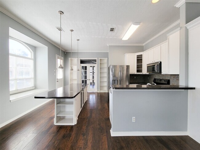 Building Photo - 12755 Mill Ridge Dr