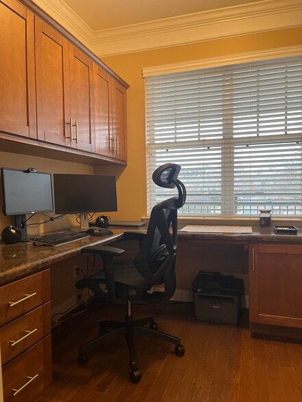 Building Photo - 2310 Elliott Ave