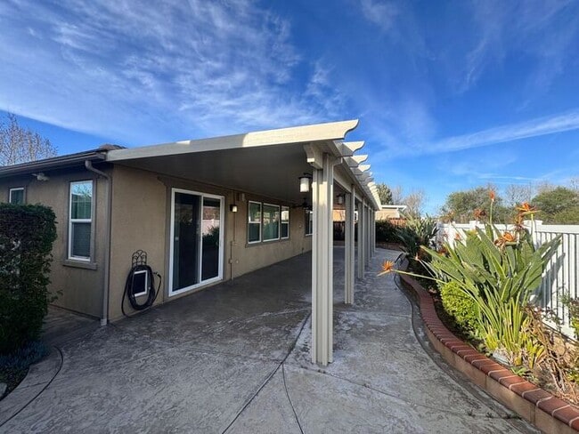 Building Photo - Beautiful 3 Bedroom Home in Harveston Lake Community – Solar & Resort-Style Amenities