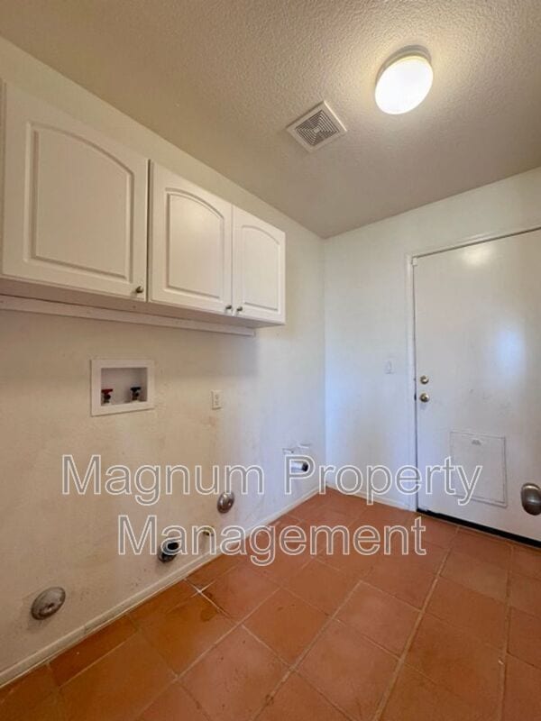 Building Photo - 33021 Adelante St