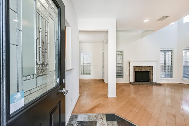 Building Photo - 3409 Northwood St