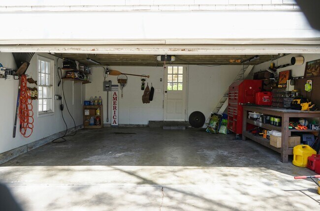 Building Photo - 3719 E Elmwood Dr