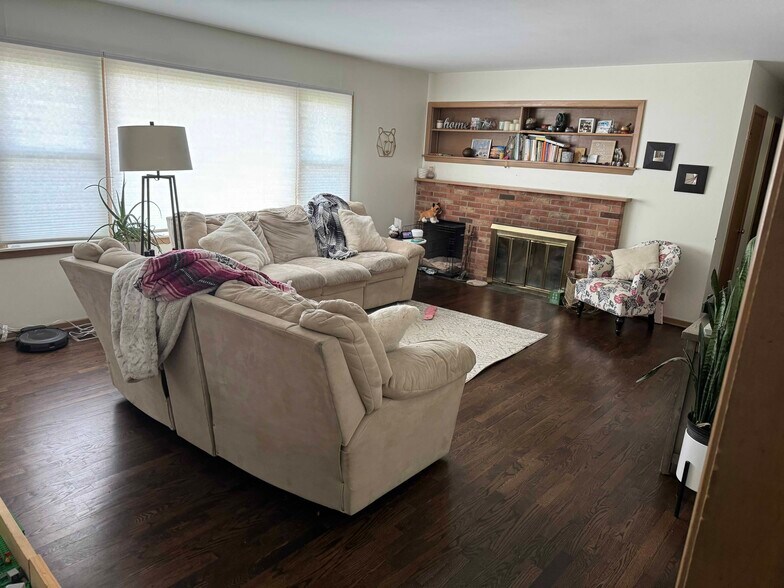 Building Photo - 1500 Woodside Dr