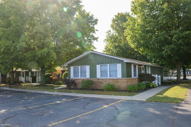 Building Photo - 2 br, 1 bath  - Greenhaus