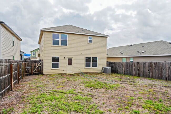Building Photo - Open-Concept 3BR + Game Room Near Fort Sam & Randolph - Realtor Commission: $500