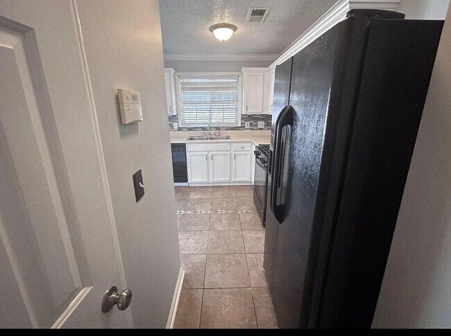 Building Photo - 8662 Meadowmont View Dr