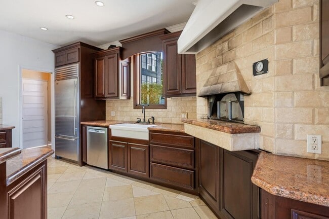 Building Photo - 1127 Filbert St