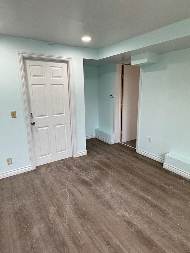 Building Photo - 1449 S Mayfair Ave