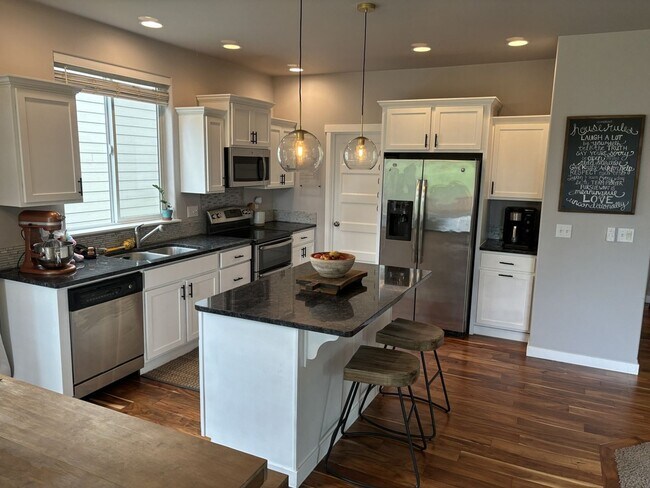 Building Photo - Stunning 4 Bed Yelm Home with Vaulted Ceilings & Modern Amenities!