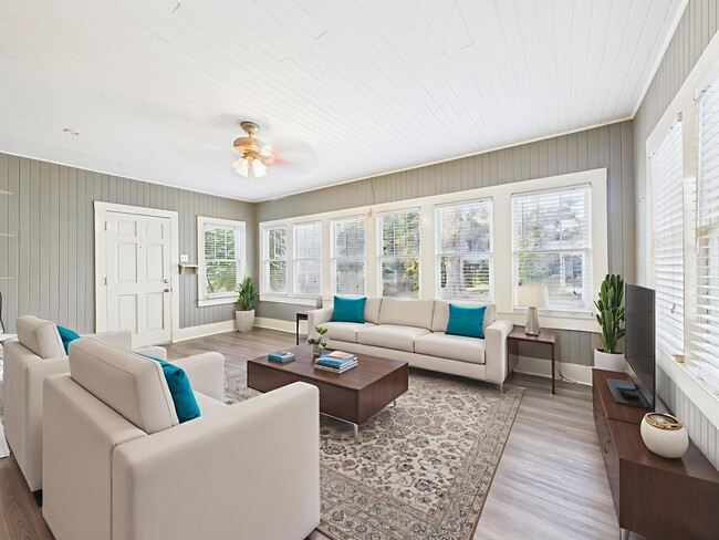 Building Photo - ATTENTION UL STUDENTS!!!!