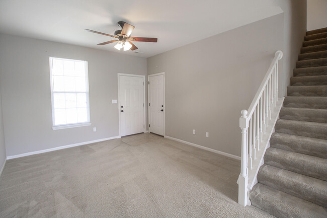 Building Photo - 5000 Derby Ridge Dr