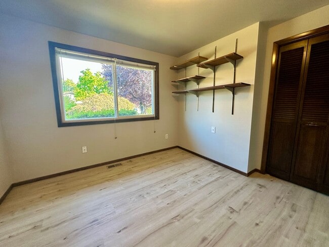 Building Photo - Remodeled Three Bedroom Home in Keizer