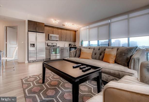 Building Photo - 8231 Crestwood Heights Dr