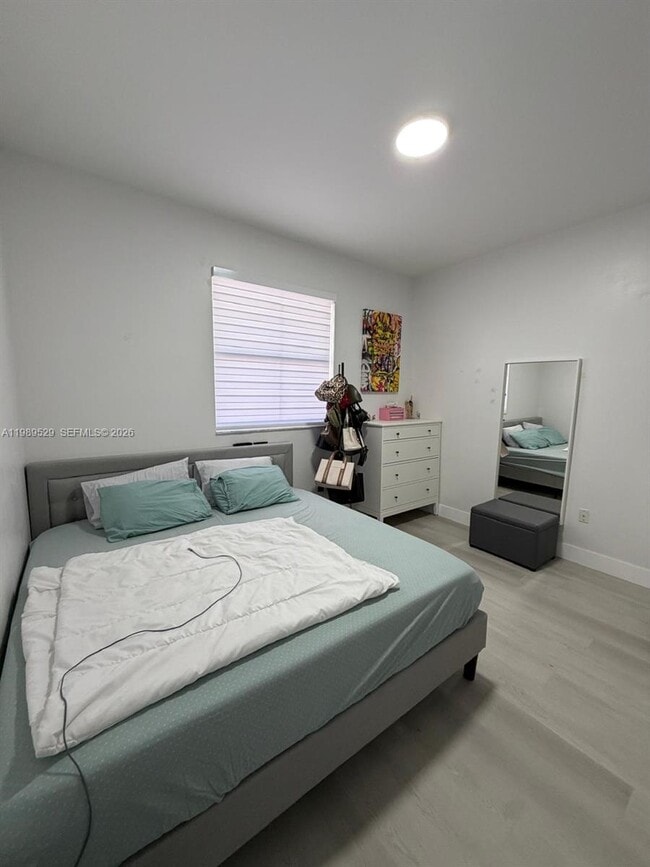 Building Photo - 1022 NE 42nd Terrace