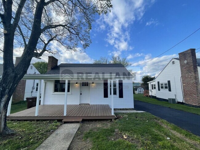 Building Photo - 125 Old Wilmore Rd