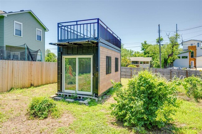 Building Photo - 1707 Overhill Dr