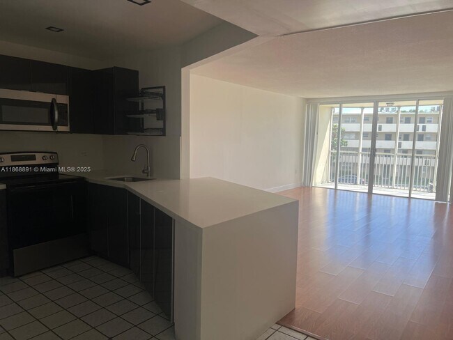 Building Photo - 1710 NE 191st St