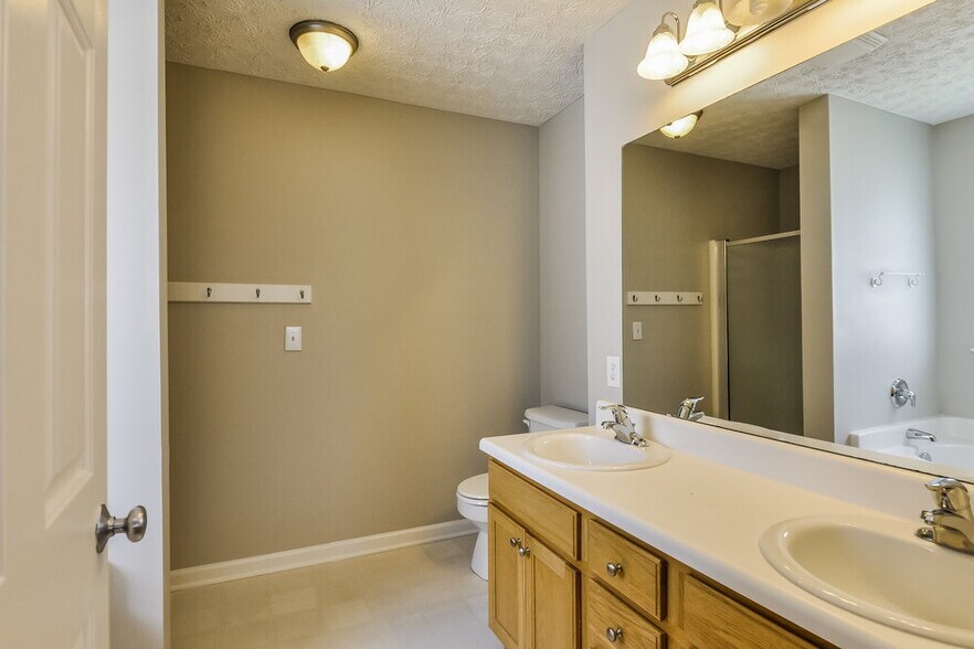 Building Photo - 1109 Braemar Highland Dr