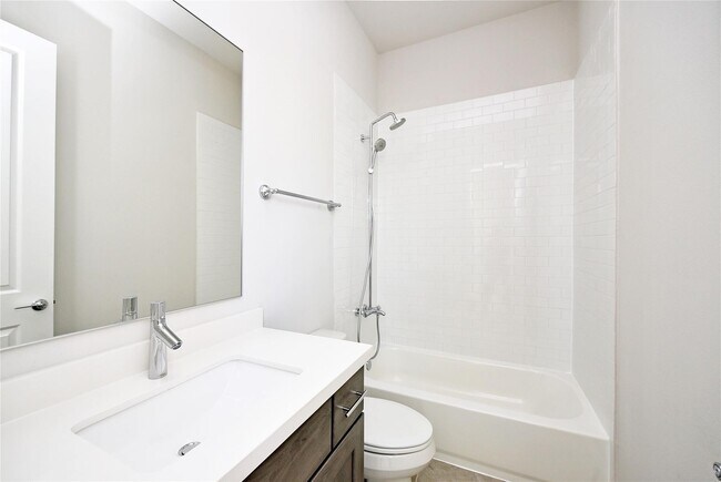 Building Photo - 706 Cage St