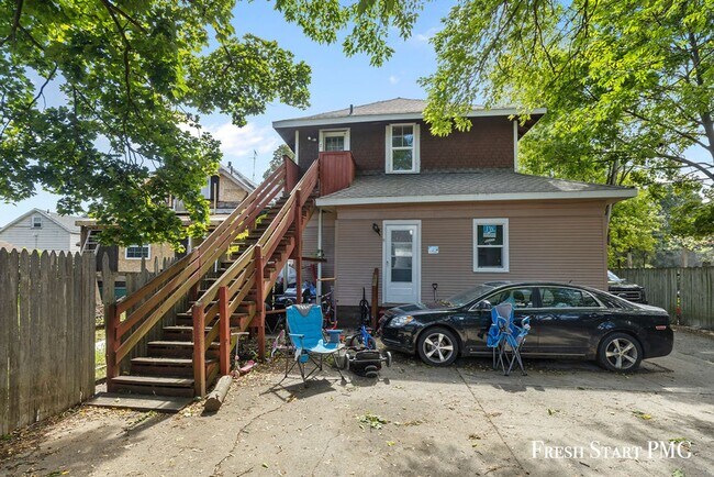 Building Photo - 280 Irwin Ave
