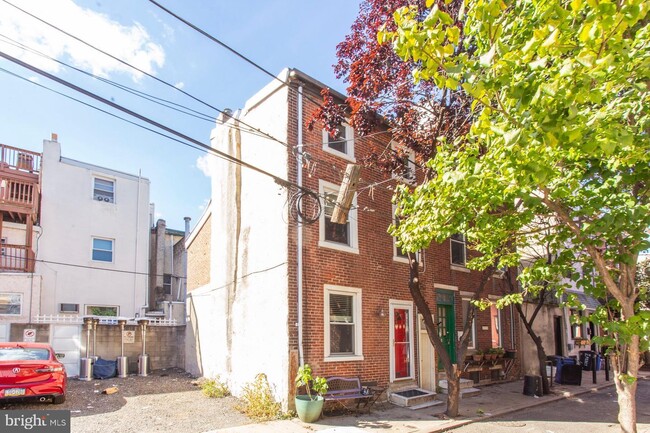 Building Photo - 720 S Percy St