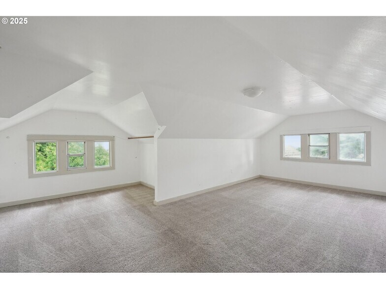 Master/Primary - 8921 SE Washington St