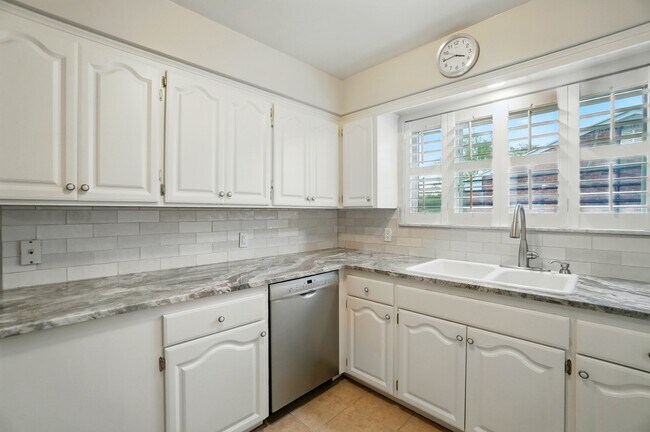 Building Photo - 4057 W Bancroft St