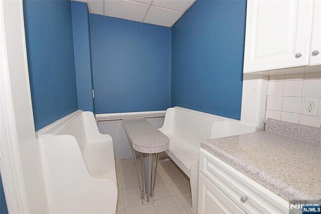 Building Photo - 510 Undercliff Ave