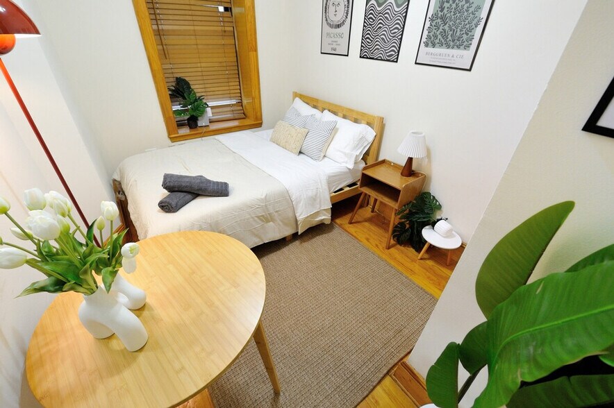 Building Photo - 301 E 63rd St