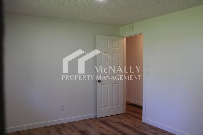 Building Photo - 4712/4714 Reid Dr.
