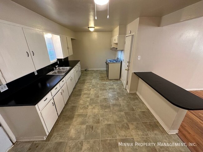 Building Photo - 2115 S Loop 289