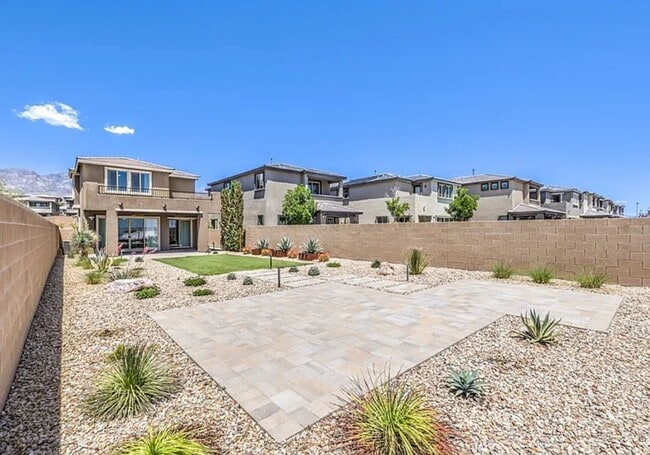 Building Photo - Summerlin Stunner- Spacious Backyard, Stri...