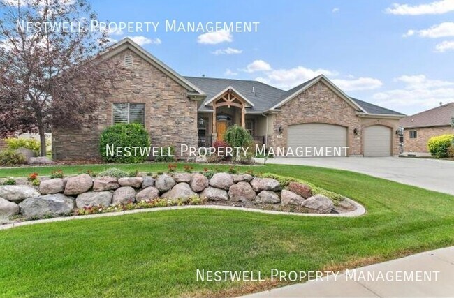 Primary Photo - 392 Azure Cir