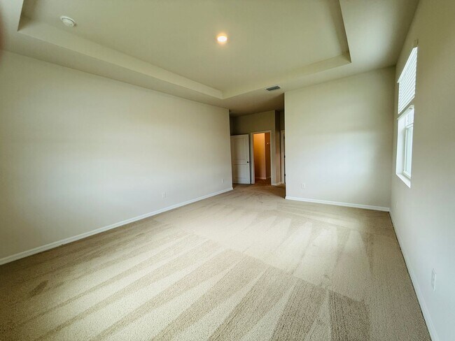 Building Photo - New built 4 bedroom 3 bath 3 car garage in Coddington Subdivision