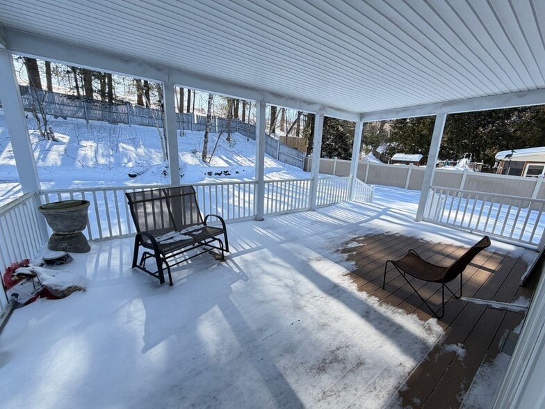 Building Photo - 332 Lydall St