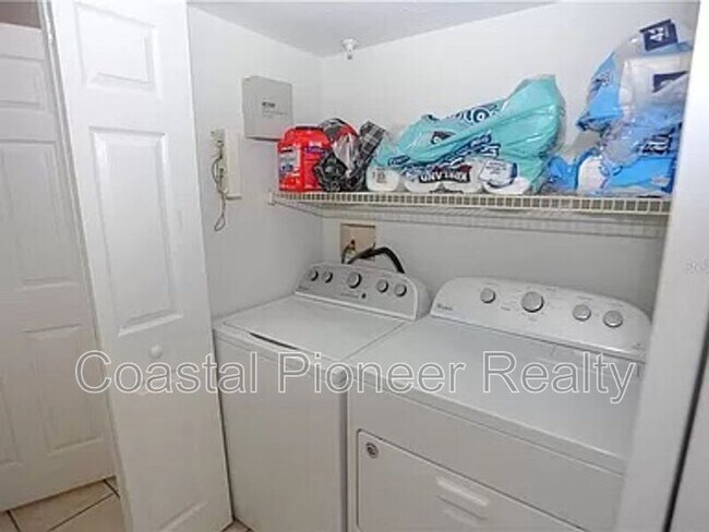 Building Photo - 5035 Sunridge Palms Dr