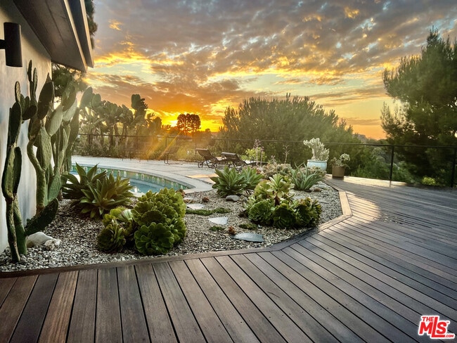 Building Photo - 2652 Byron Pl