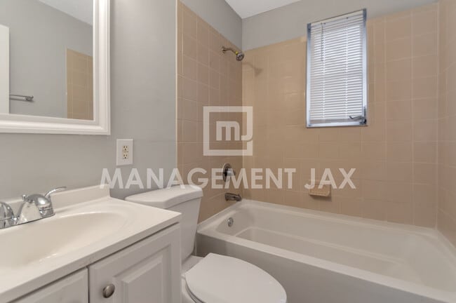 Building Photo - 1417 W 23rd St