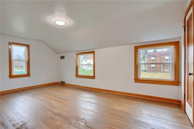 Building Photo - 740 Pershing St